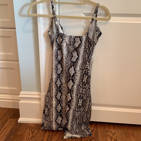 Snakeskin comfortable fabric dress - Picture 2 of 3